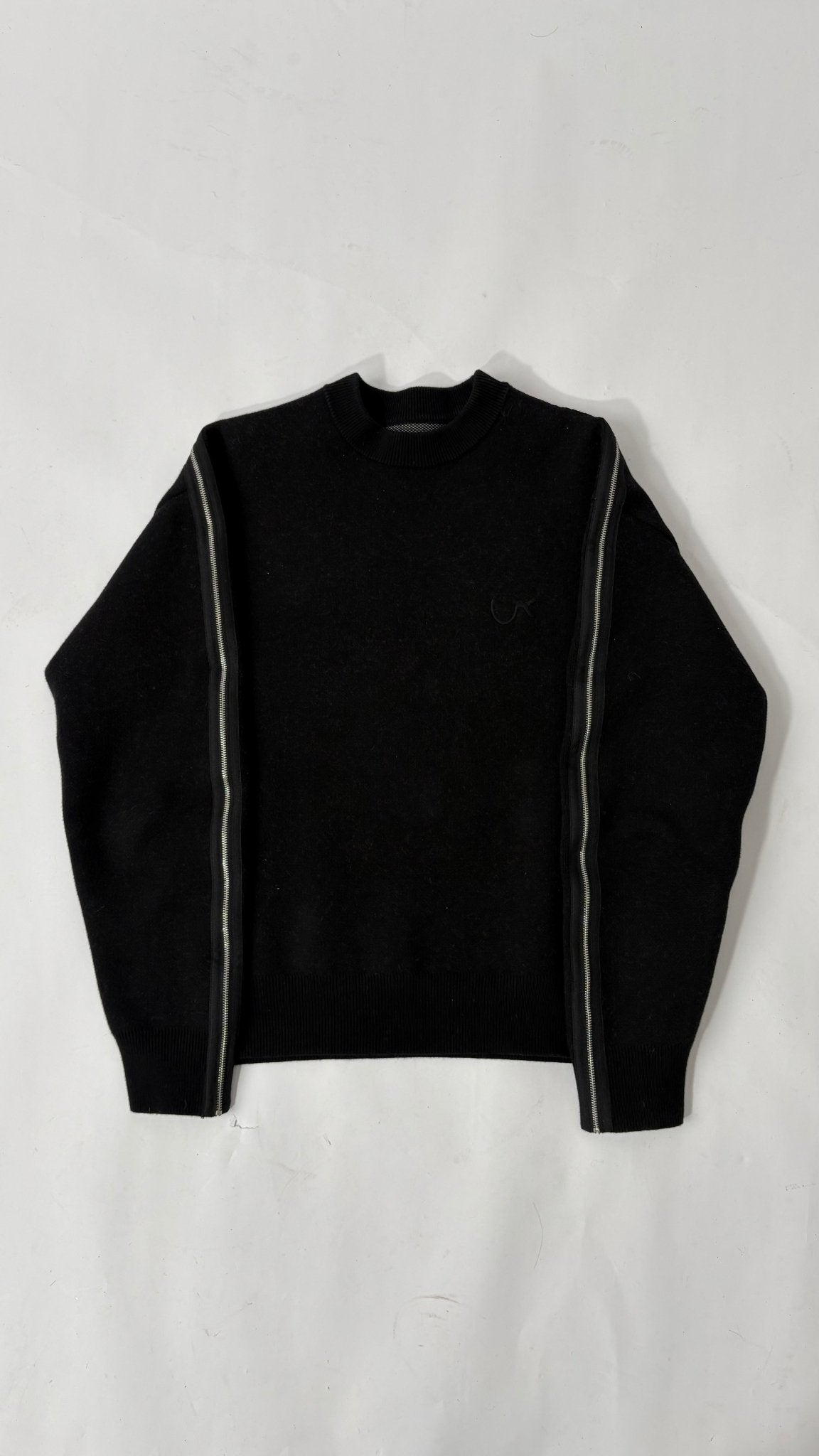 YUNO Zip Sweater - Yuno
