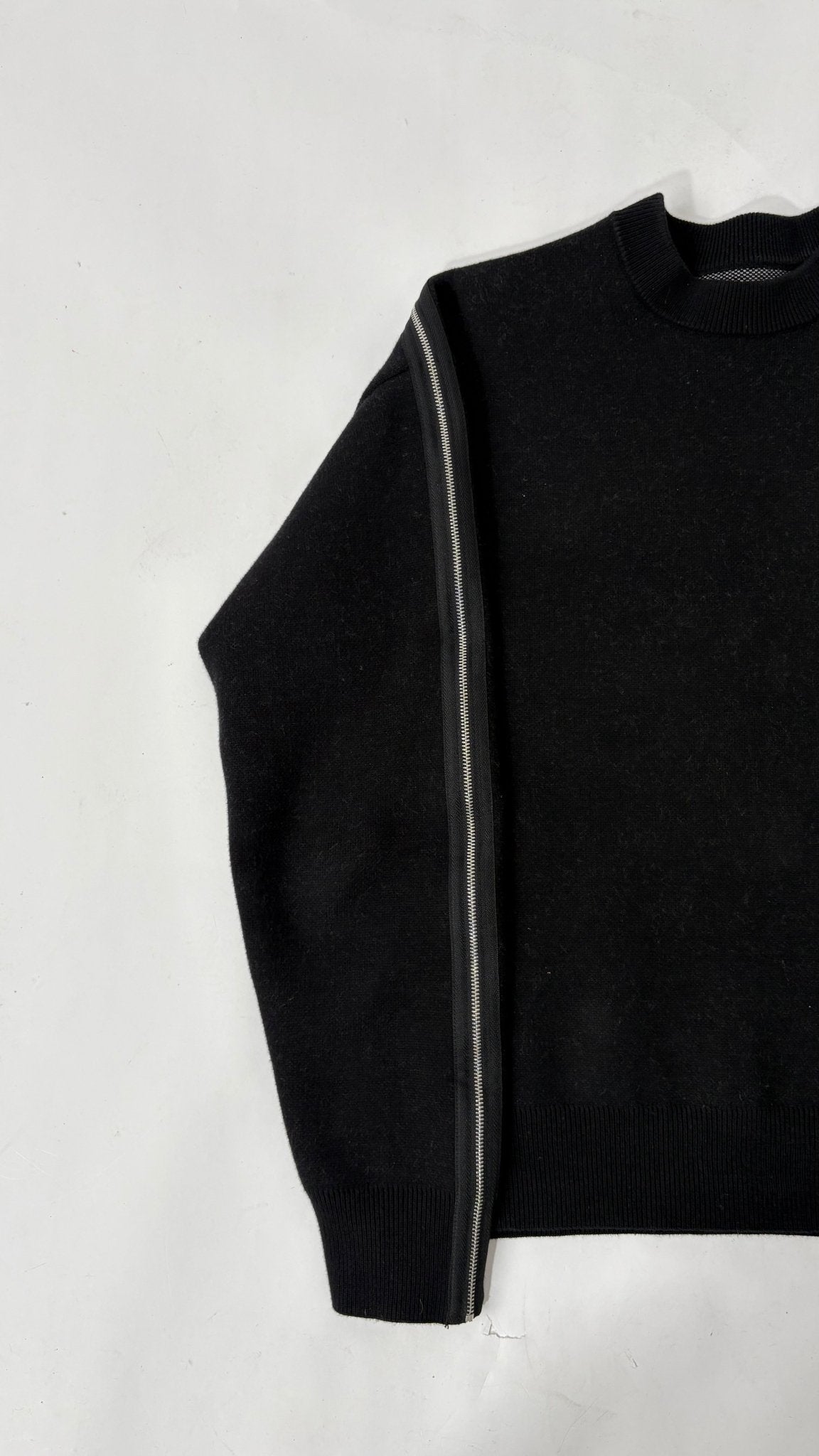 YUNO Zip Sweater - Yuno