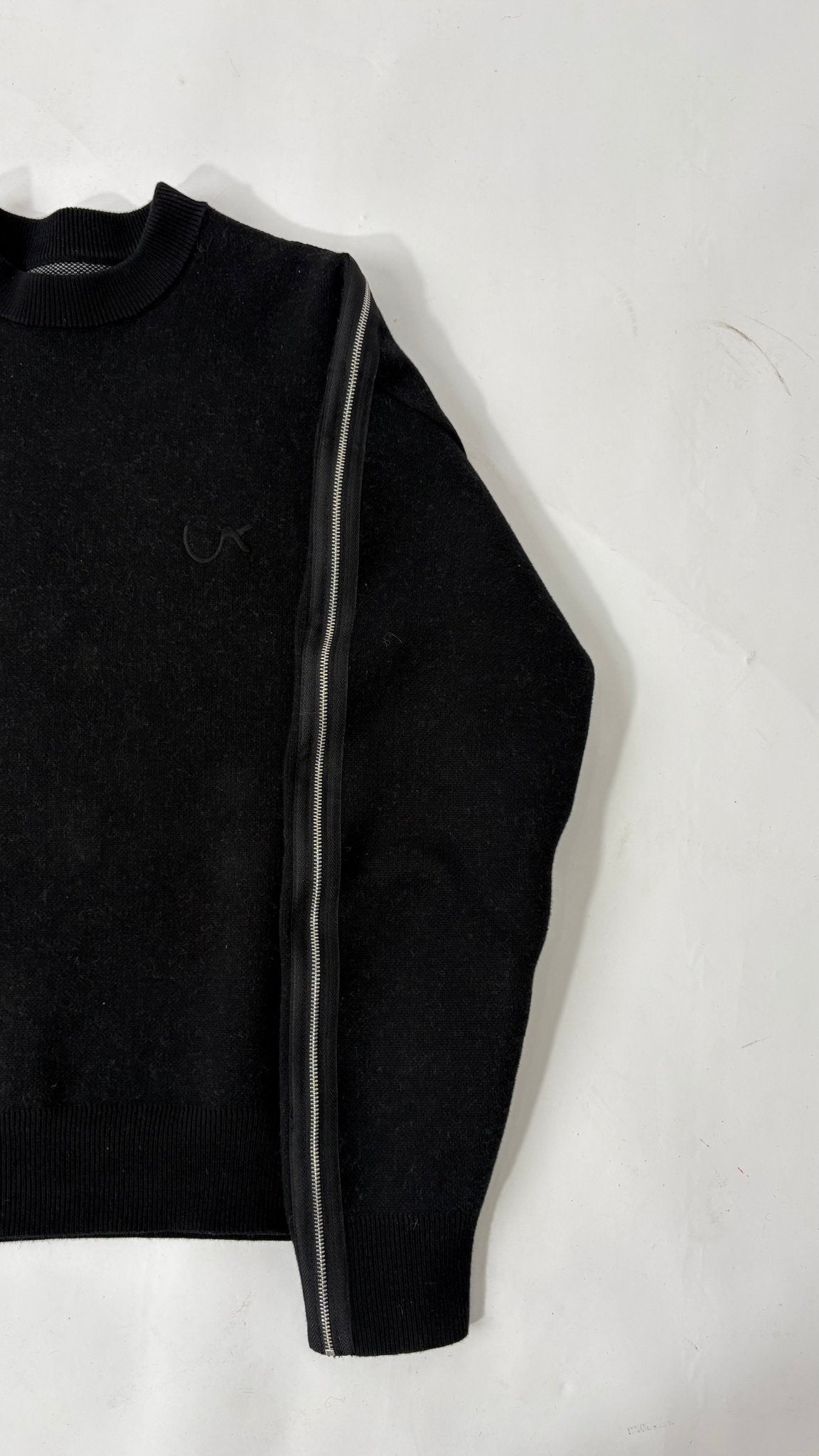 YUNO Zip Sweater - Yuno